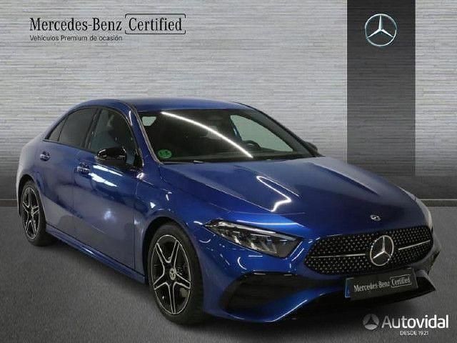Usado Mercedes A200 AMG line 150 CV (110 kW) 2025 Azul espectra
