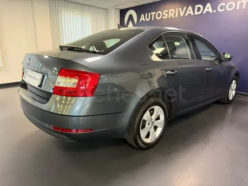 Usado Skoda Octavia Style 115 CV (84 kW) 2019 Gris / plata Berlina