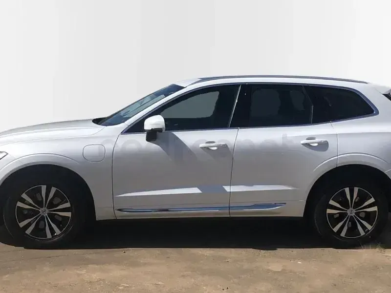 Usado Volvo XC60 Core 350 CV (257 kW) 2023 Blanco SUV
