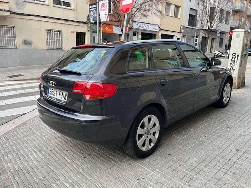 Usado Audi A3 Sportback Ambition 116 CV (85 kW) 2007 Gris Utilitario