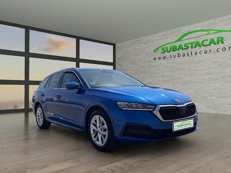 Usado Skoda Octavia Ambition 115 CV (84 kW) 2022 Azul Familiar