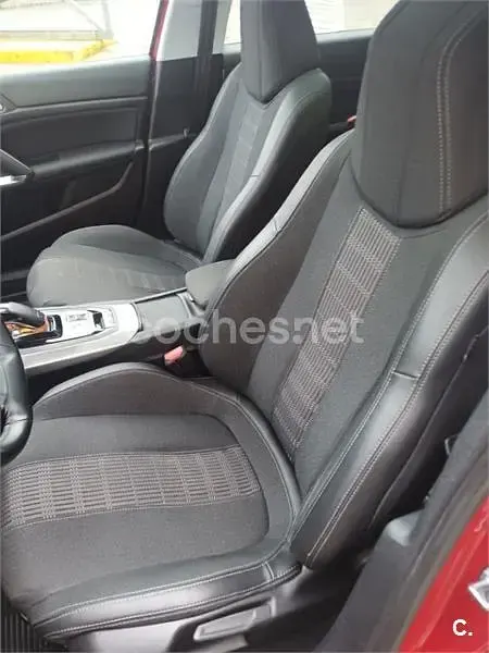 Usado Peugeot 308 Allure 130 CV (95 kW) 2019 Granate Berlina