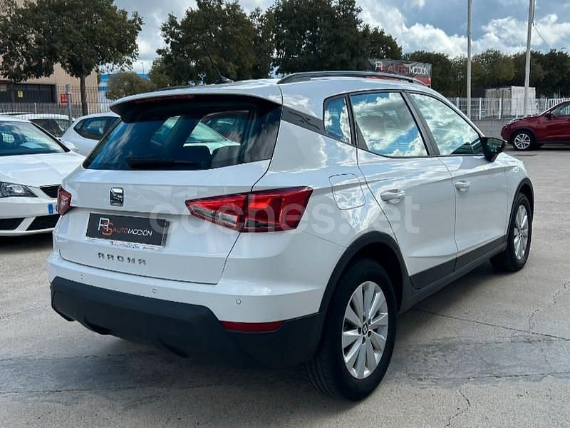Usado Seat Arona Ecomotive 110 CV (80 kW) 2021 Blanco SUV
