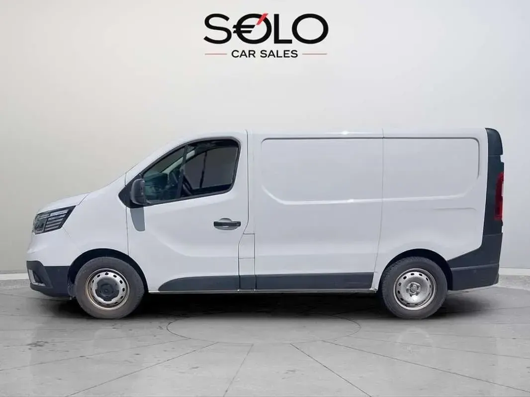 Usado Renault Trafic 131 CV (96 kW) 2022 Blanco Monovolumen