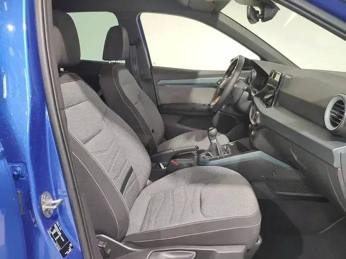 Usado Seat Arona Xperience 110 CV (80 kW) 2023 Azul SUV