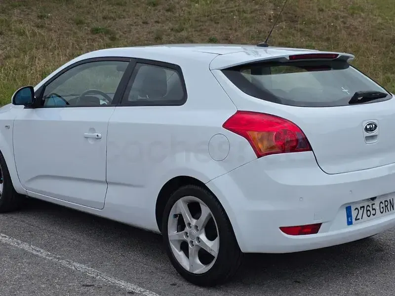 Usado Kia ProCeed 143 CV (105 kW) 2009 Blanco Utilitario