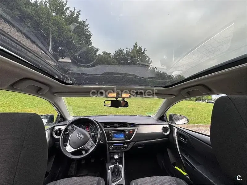 Usado Toyota Auris Active 132 CV (97 kW) 2014 Blanco Familiar
