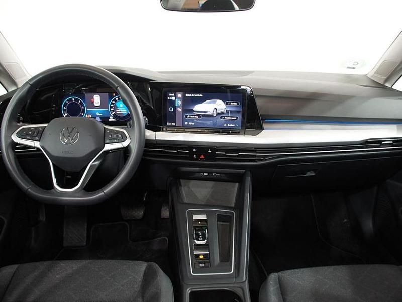 Usado VW Golf VIII Life 115 CV (84 kW) 2023 Negro profundo (efecto perla) Berlina