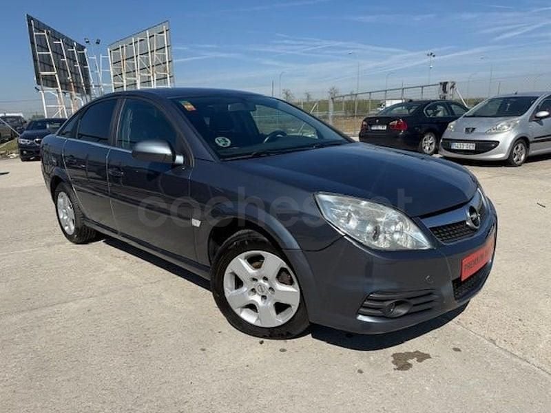 Usado Opel Vectra Cosmo 120 CV (88 kW) 2006 Gris / plata Berlina