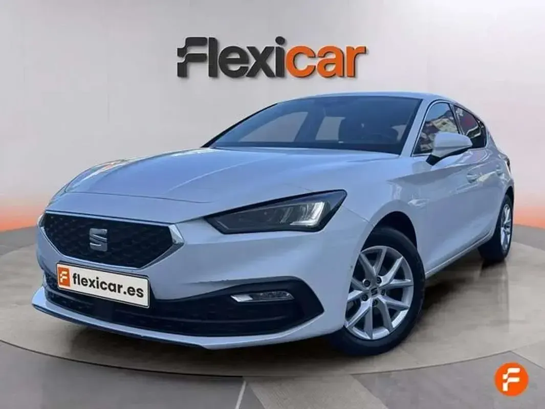 Usado Seat Leon Style 116 CV (85 kW) 2025 Blanco Familiar