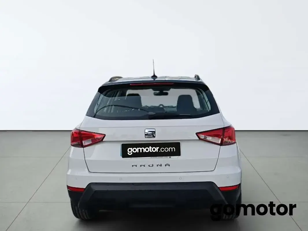 Usado Seat Arona Style 110 CV (80 kW) 2021 Gris SUV