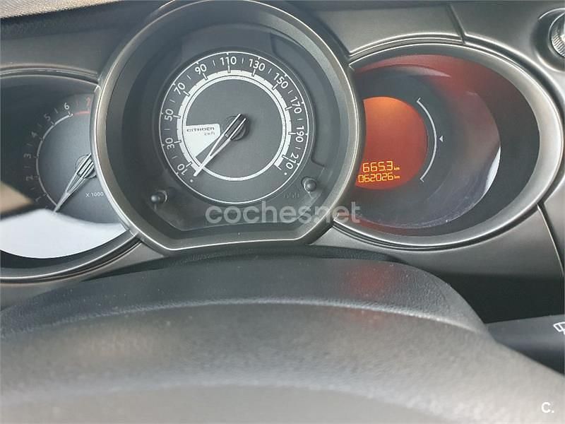 Usado Citroën C3 Live 82 CV (60 kW) 2016 Violeta / lila Berlina