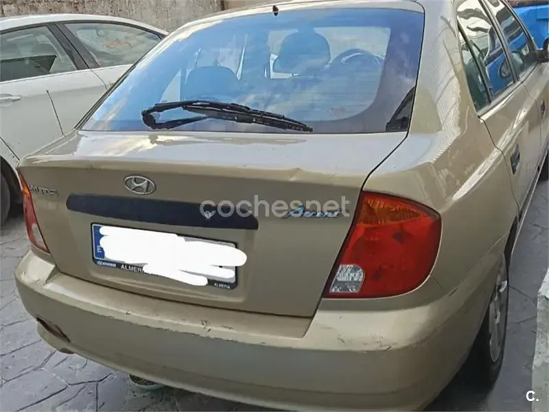 Usado Hyundai Accent GLS 81 CV (59 kW) 2006 Beige Berlina