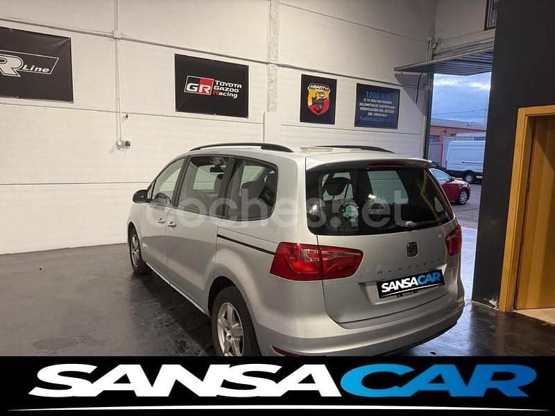 Usado Seat Alhambra Ecomotive 140 CV (102 kW) 2014 Gris / plata Monovolumen