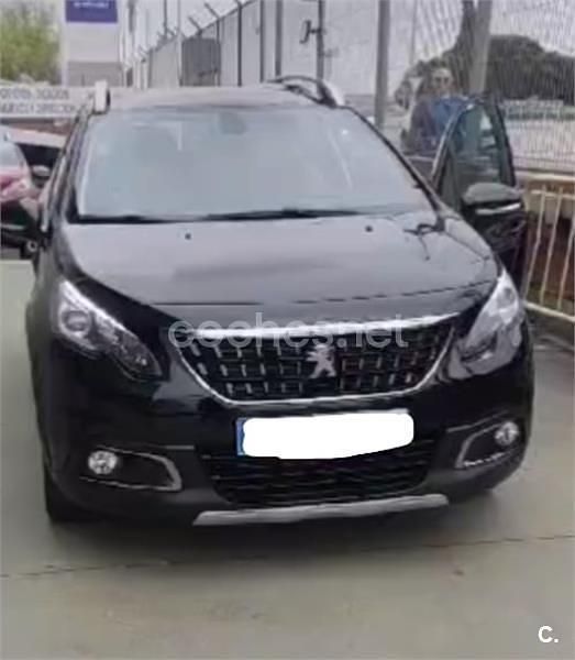 Usado Peugeot 2008 Allure 100 CV (73 kW) 2019 Negro SUV