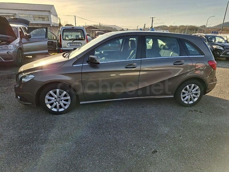 Usado Mercedes B180 109 CV (80 kW) 2012 Marrón Utilitario