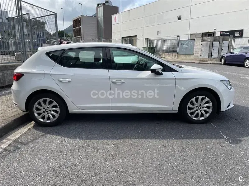 Usado Seat Leon Style 110 CV (80 kW) 2016 Blanco Berlina