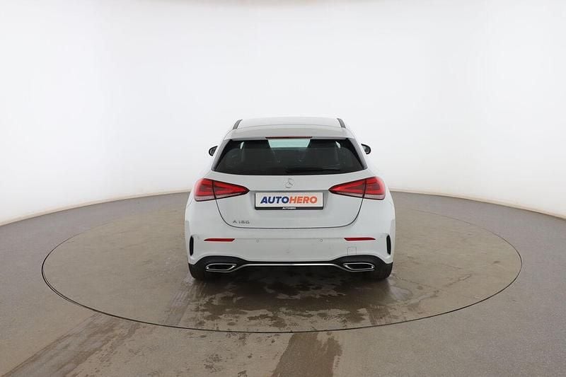 Usado Mercedes A180 AMG line 136 CV (100 kW) 2021 Blanco Utilitario