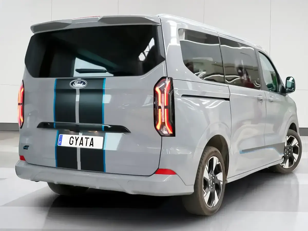 Usado Ford Tourneo Custom Titanium X 160 kW (218 CV) 2024 Gris Van