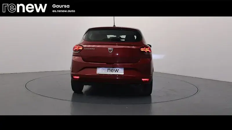 Usado Dacia Sandero Comfort 101 HP (74 kW) 2022 Vermelho Sedan