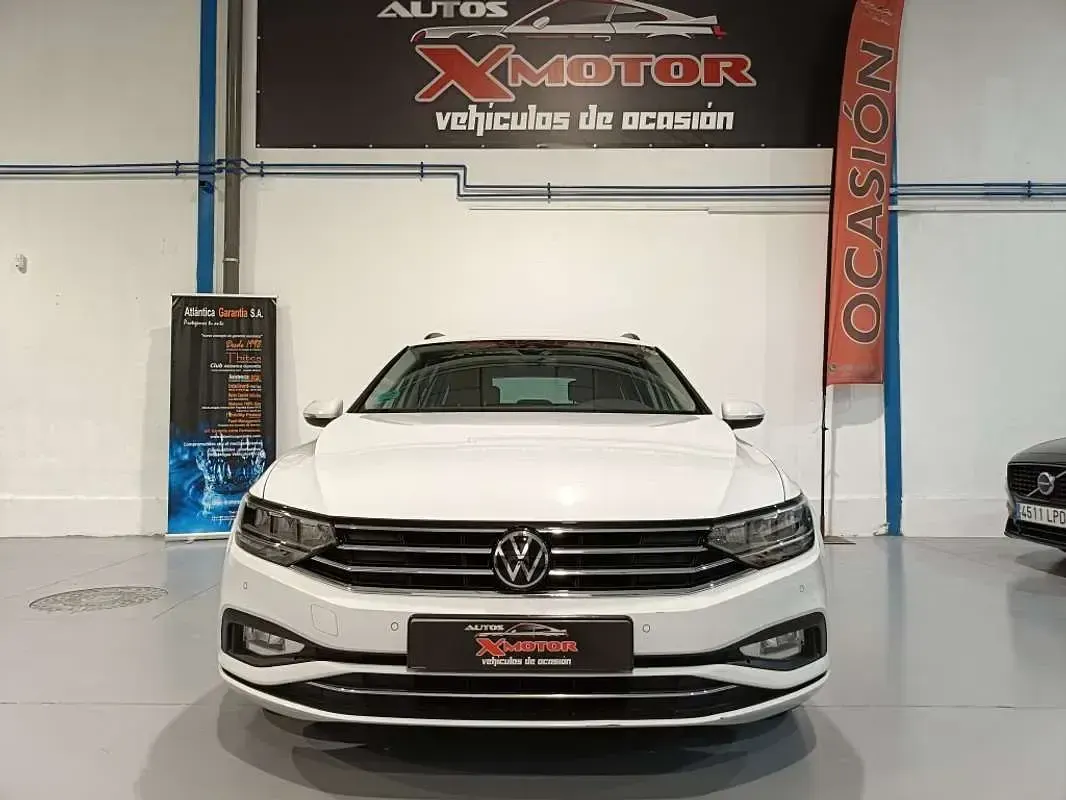 Usado VW Passat 122 CV (89 kW) 2023 Gris Familiar