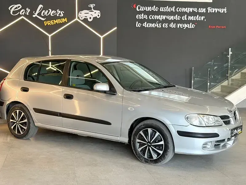 Usado Nissan Almera Comfort 110 CV (80 kW) 2002 Gris / plata Berlina