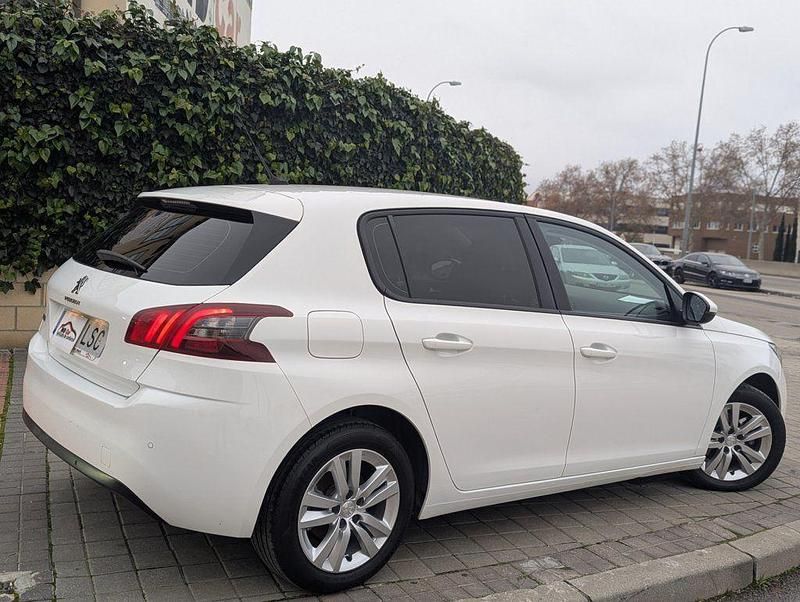 Usado Peugeot 308 Allure 130 CV (95 kW) 2021 Blanco Berlina