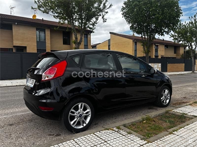 Usado Ford Fiesta Trend 82 CV (60 kW) 2016 Negro Berlina