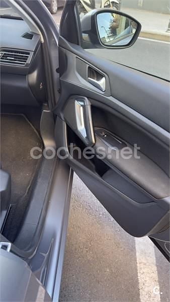 Usado Peugeot 308 SW Business-Line 100 CV (73 kW) 2016 Gris / plata Familiar