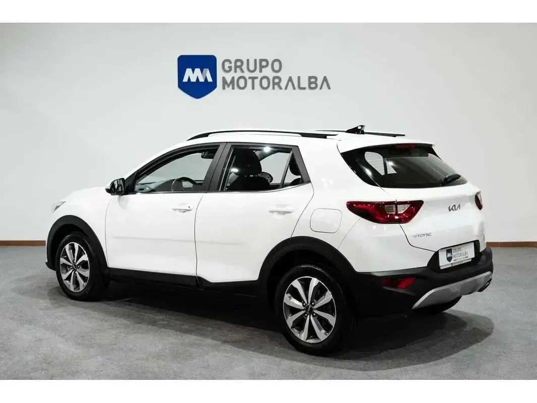 Usado Kia Stonic 84 CV (61 kW) 2023 Blanco SUV