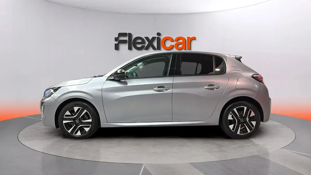 Usado Peugeot 208 Allure 101 CV (74 kW) 2025 Gris Utilitario