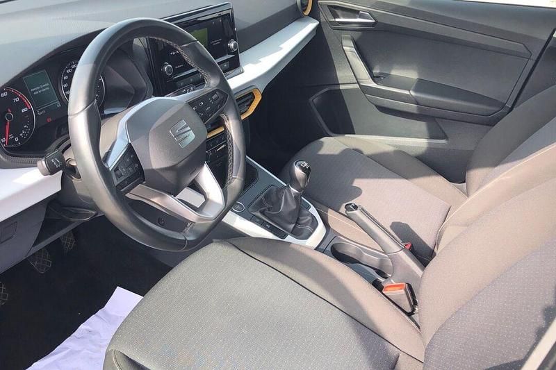 Usado Seat Arona Style Plus 110 CV (80 kW) 2022 Azul SUV