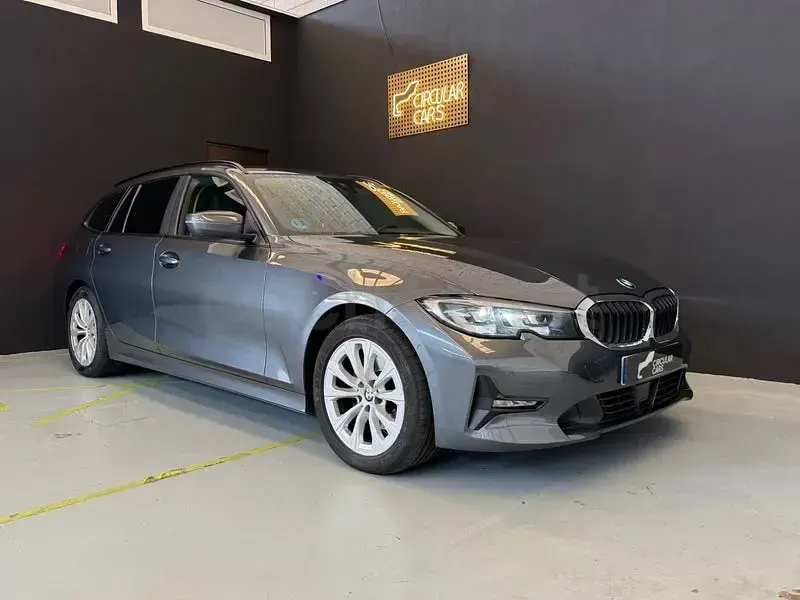 Usado BMW 320 Comfort Edition 190 CV (139 kW) 2021 Gris / plata Familiar