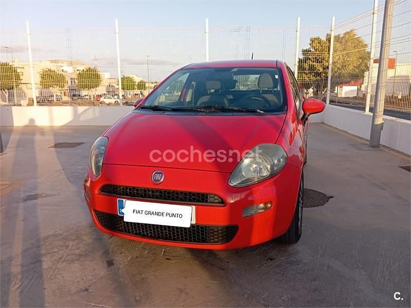Granate Usado 2013 Fiat Punto Easy Utilitario | 3300 € (Precio justo) - Imagen 1/4