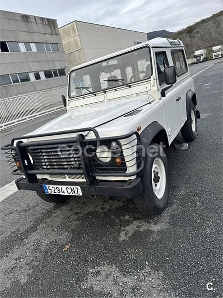 Usado Land Rover Defender 122 CV (89 kW) 2003 Blanco Familiar