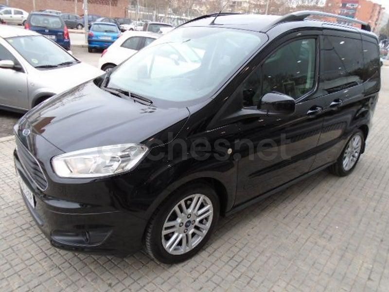 Usado Ford Tourneo Courier Trend 100 CV (73 kW) 2017 Negro Monovolumen
