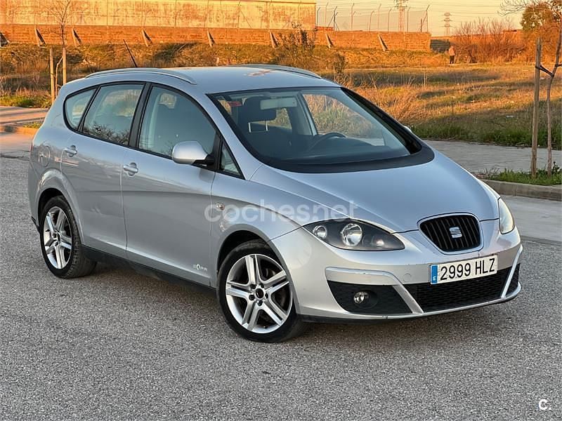 Usado Seat Altea XL Style 105 CV (77 kW) 2012 Gris / plata Monovolumen