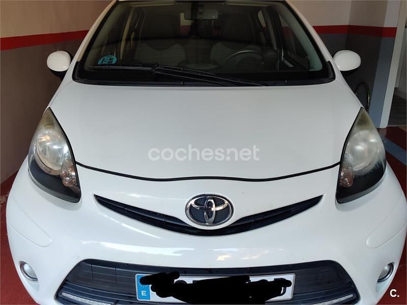 Usado Toyota Aygo City 68 CV (50 kW) 2013 Blanco Utilitario