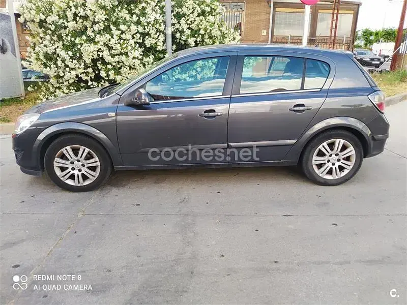 Usado Opel Astra Cosmo 110 CV (80 kW) 2009 Gris / plata Berlina