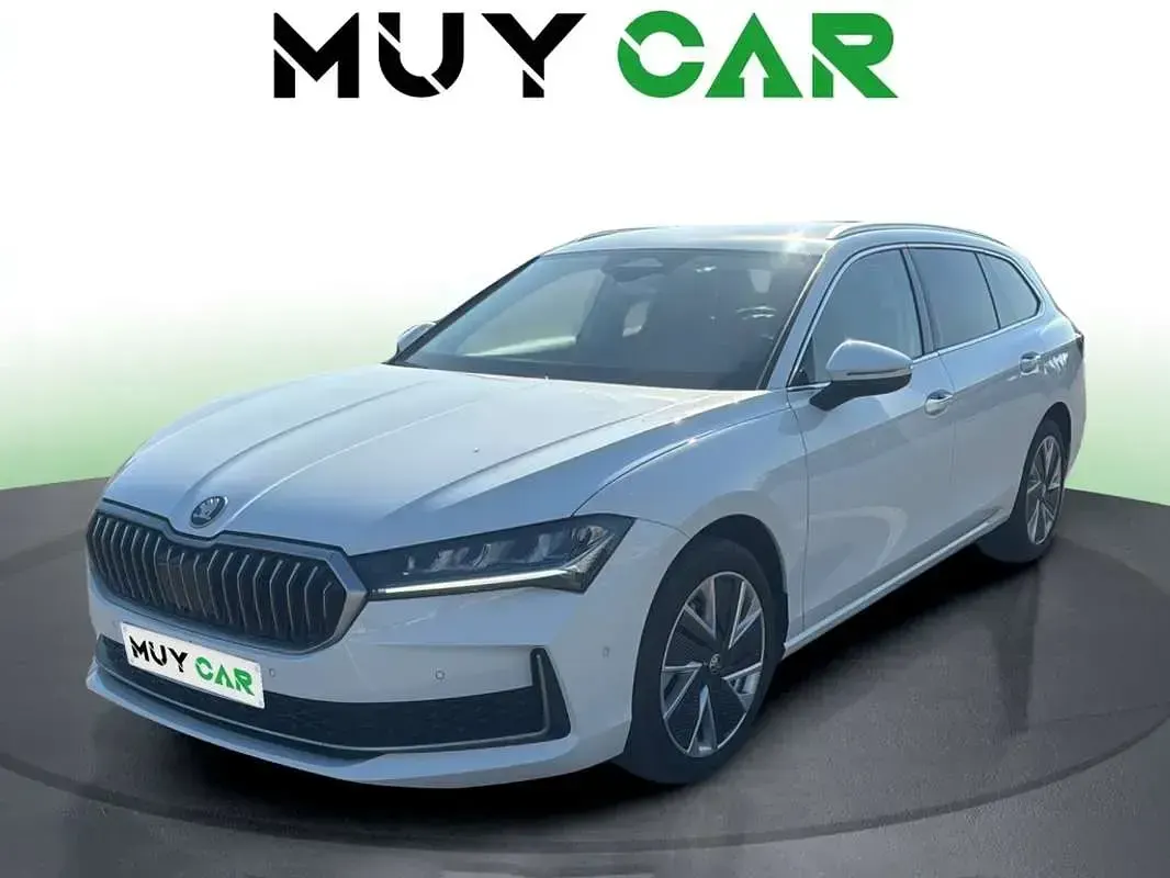 Usado Skoda Superb Selection 150 CV (110 kW) 2024 Blanco Familiar