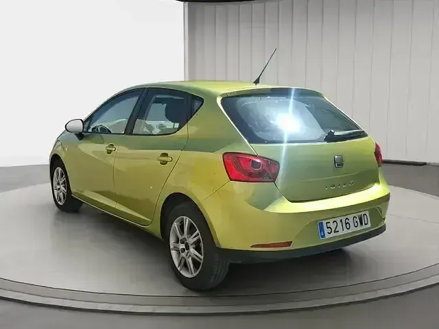 Begagnad Seat Ibiza Style 90 HK (66 kW) 2010 Gul Sedan