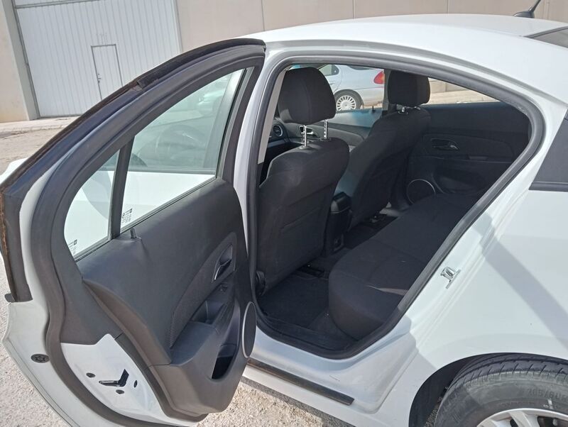 Usado Chevrolet Cruze LS 124 CV (91 kW) 2012 Blanco Berlina