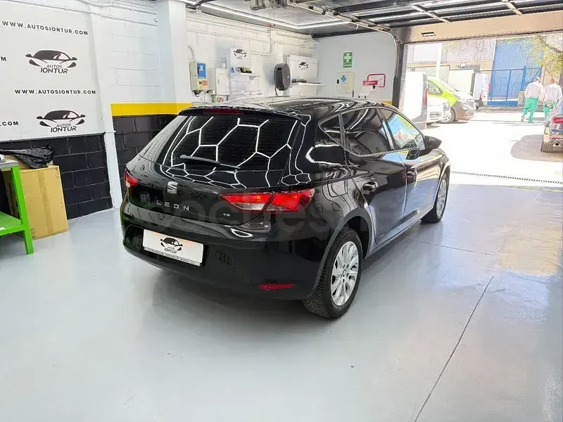 Usado Seat Leon I-Tech 105 CV (77 kW) 2013 Negro Berlina