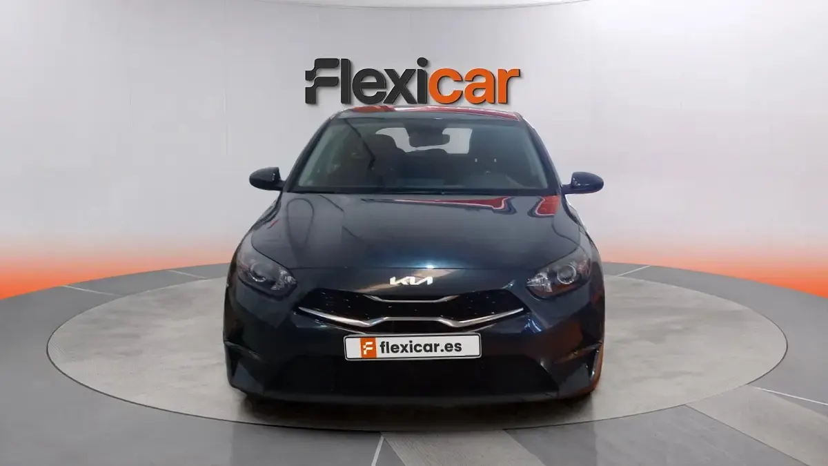 Usado Kia Ceed 136 CV (100 kW) 2023 Gris Utilitario