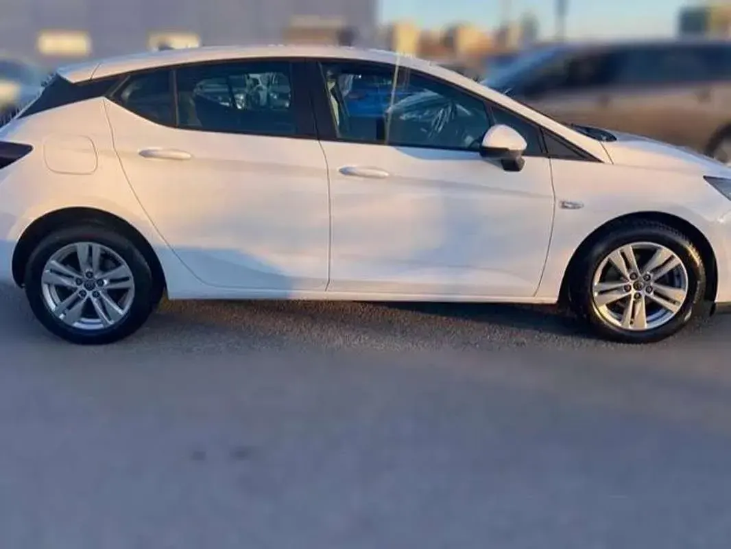 Usado Opel Astra Business 110 CV (80 kW) 2018 Blanco Utilitario