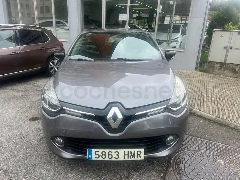 Usado Renault Clio IV Business 75 CV (55 kW) 2013 Gris / plata Berlina
