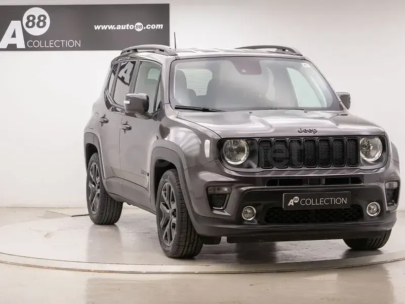 Usado Jeep Renegade Limited 120 CV (88 kW) 2022 Gris / plata SUV