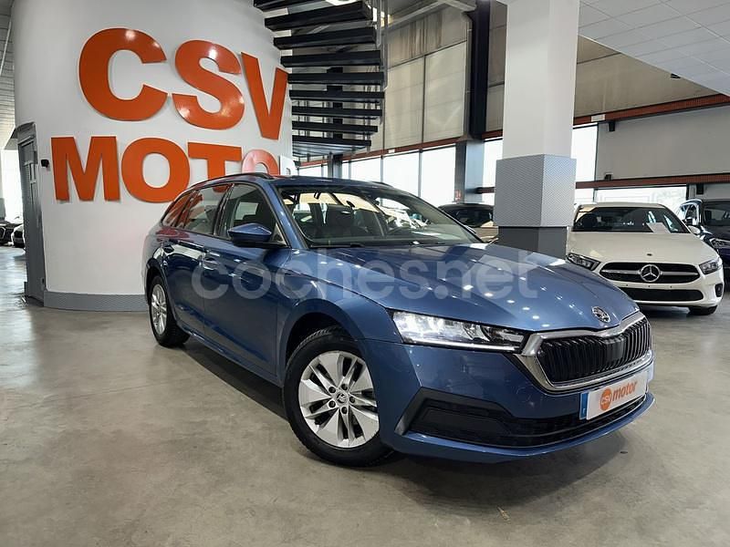 Usado Skoda Octavia 110 CV (80 kW) 2021 Azul Familiar