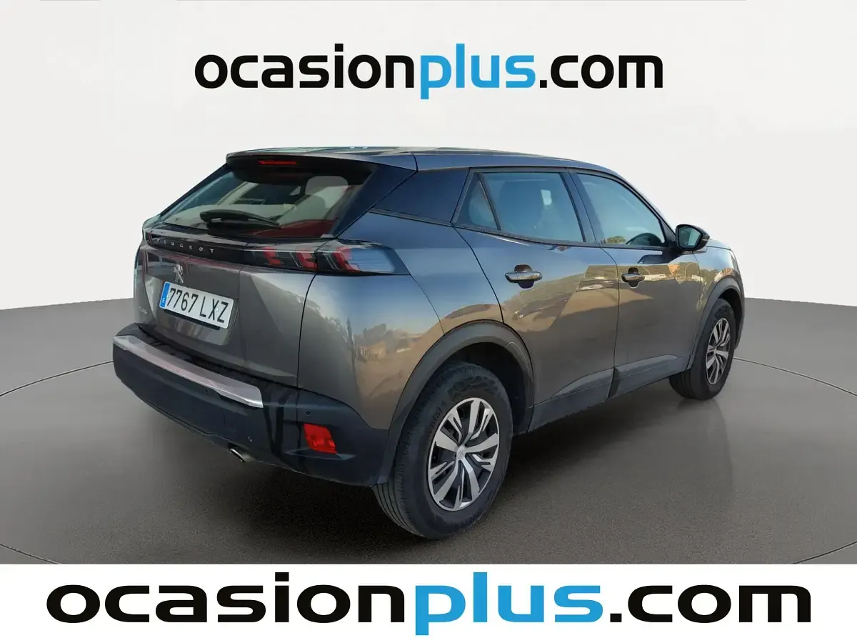 Usado Peugeot 2008 Active 110 CV (80 kW) 2022 Gris SUV