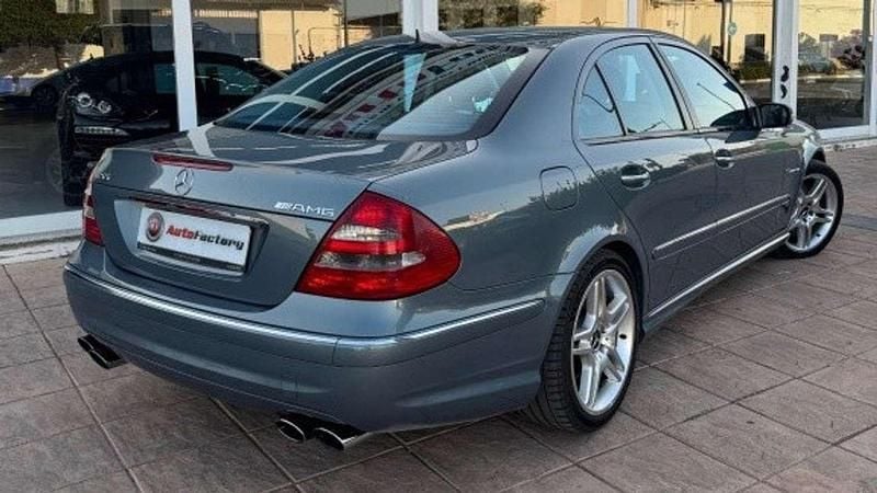 Usado Mercedes E55 AMG AMG 476 CV (350 kW) 2004 Azul Berlina